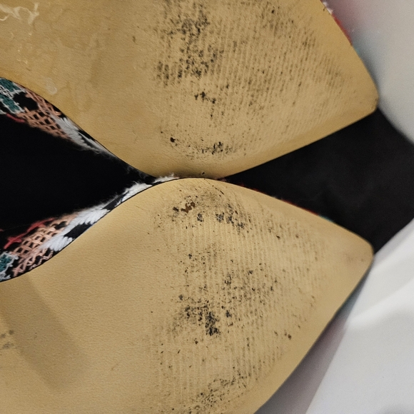 Neiman Marcus Printed Embroidered Accent Pumps Sz 8.5 EUC - Picture 5 of 8